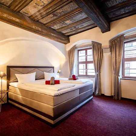 Donatus 4*
